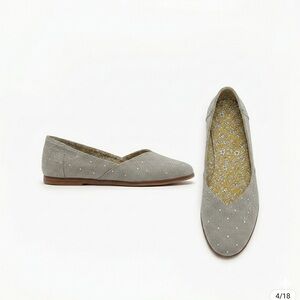 EUC Toms Gray Flats with White Pin Dot Comfortable Loafers, Almond Toe size 8